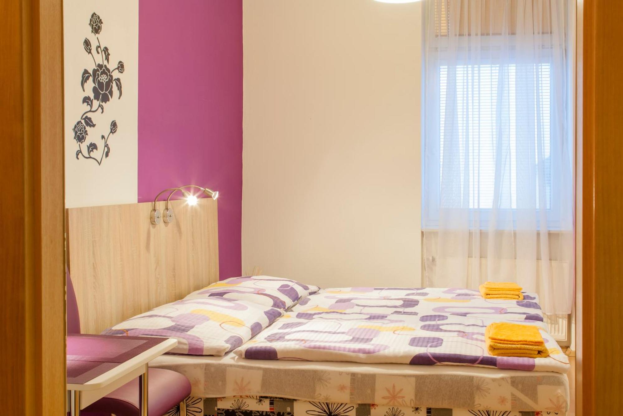Penzion V Centru - Apartmány Smetanka Ceske Budejovice Exterior foto